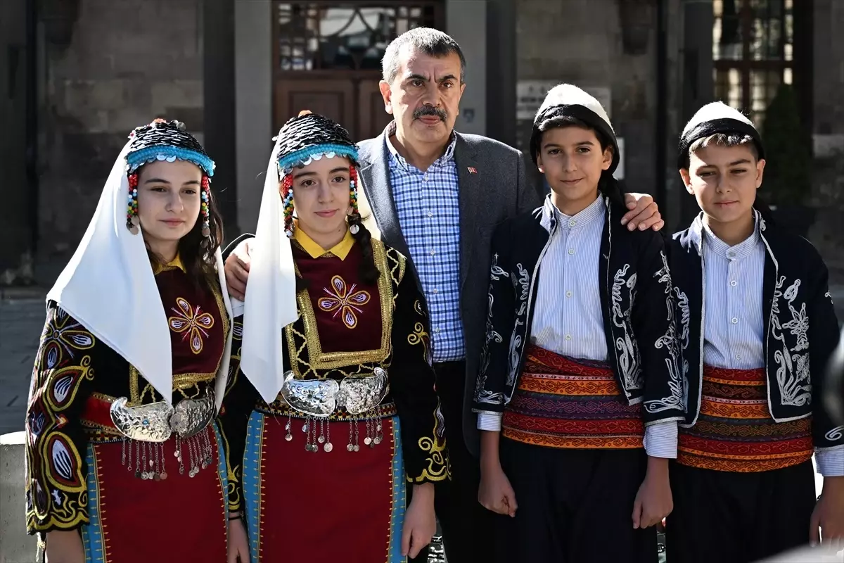 Bakan Tekin Kayseri’de Eğitime Destek Verdi