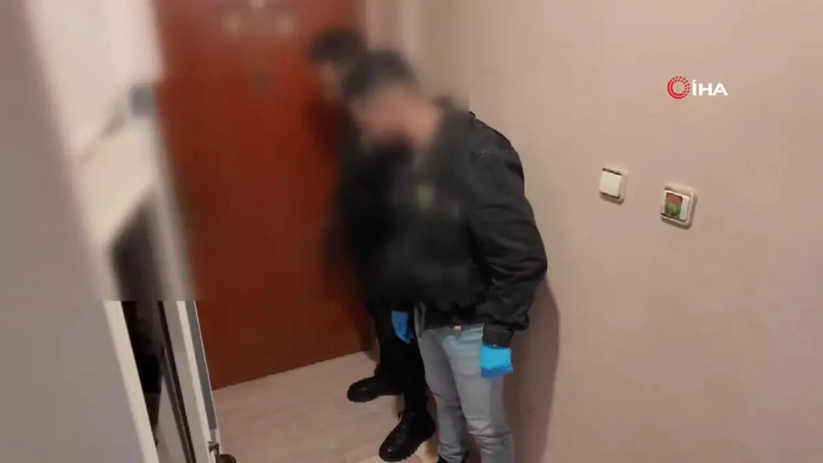 Uyuşturucu Kullanan Oğlunu Anne Gözyaşları İçinde Polise Teslim Etti